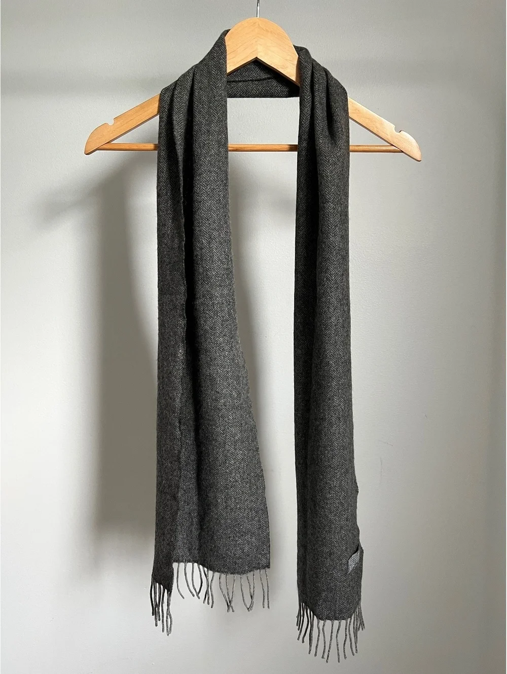 100% Cashmere Scarf Gray Herringbone Fringe Unisex Winter Classic 64 x 12